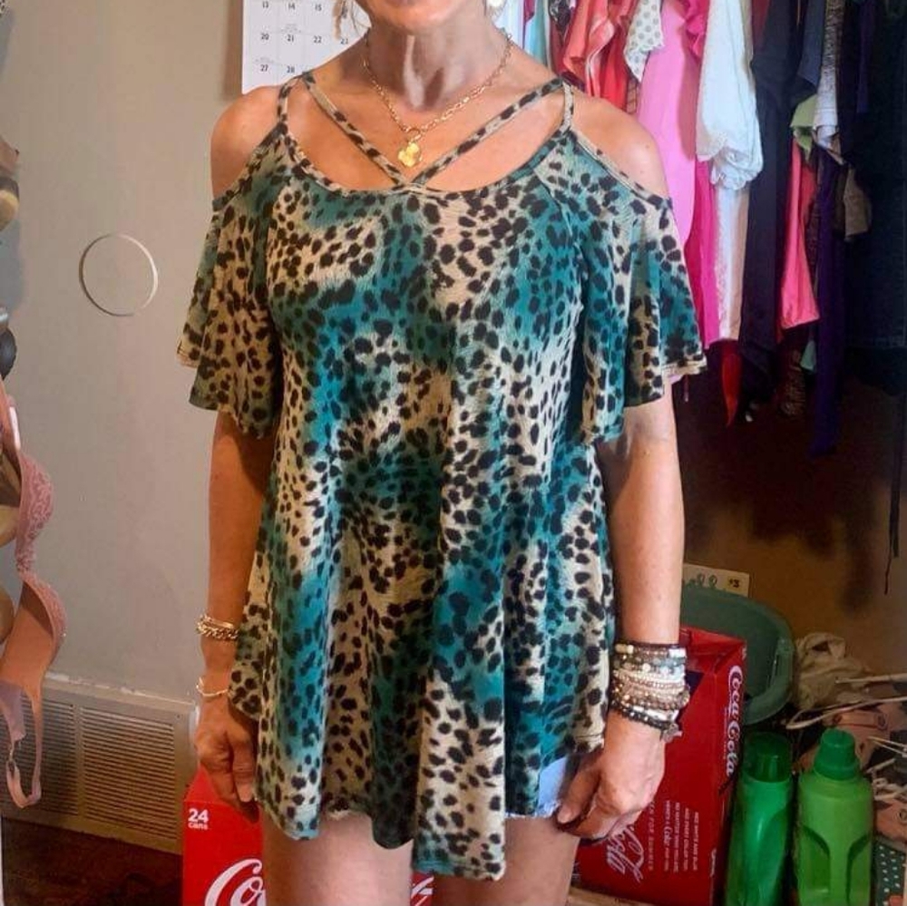Women's boutique shirt sz. Small